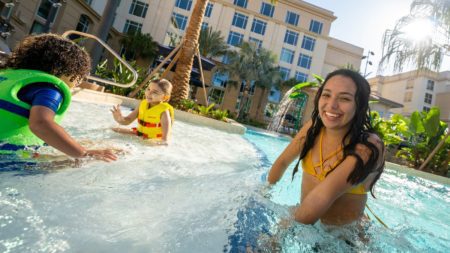 Kids playing in the water at Gaylord Palms Resort and Convention Center (Photo: Gaylord Resorts)